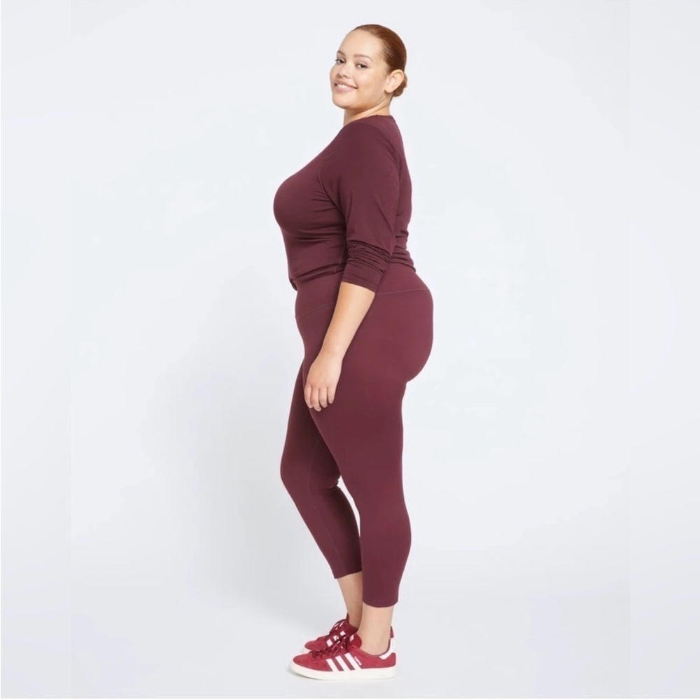 NWT UNIVERSAL STANDARD GAME Next-to-Naked Cropped Legging Black Cherry SIZE 4XL